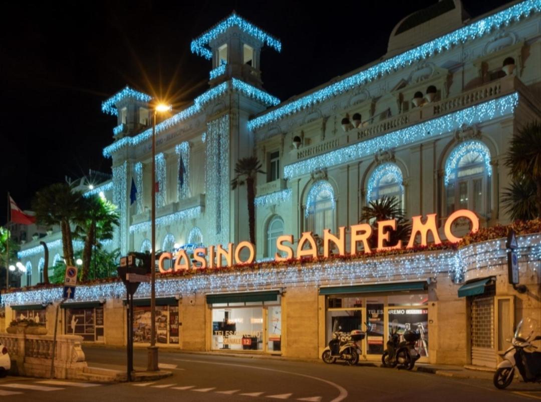 Casa Sanremo Tiziano Parking Gratis Spiaggia 15 Minuti A Piedi Bagian luar foto